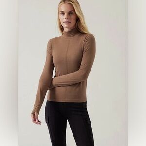 Athleta Ascent Seamless Turtleneck Tan Brown XXS Brand New